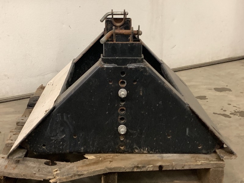 5th-Wheel Hitch Insert