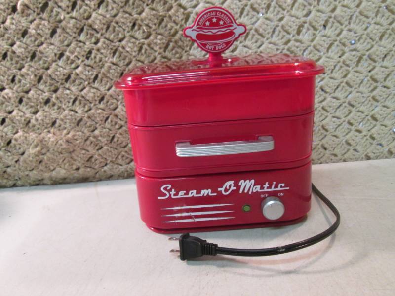 lot 11 image: Electric Steam-O-Matic Hotdog and B...