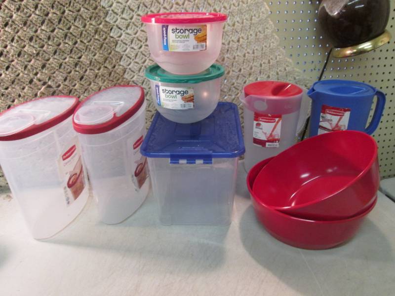 lot 26 image: Lot of Kitchen Containers Pitchers ...
