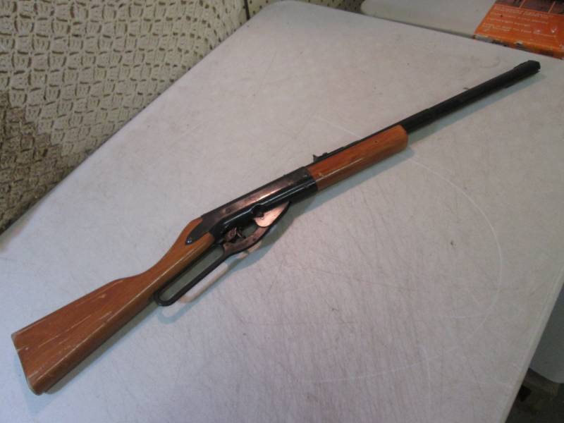 lot 41 image: Vintage Daisy BB Gun Seems to work....