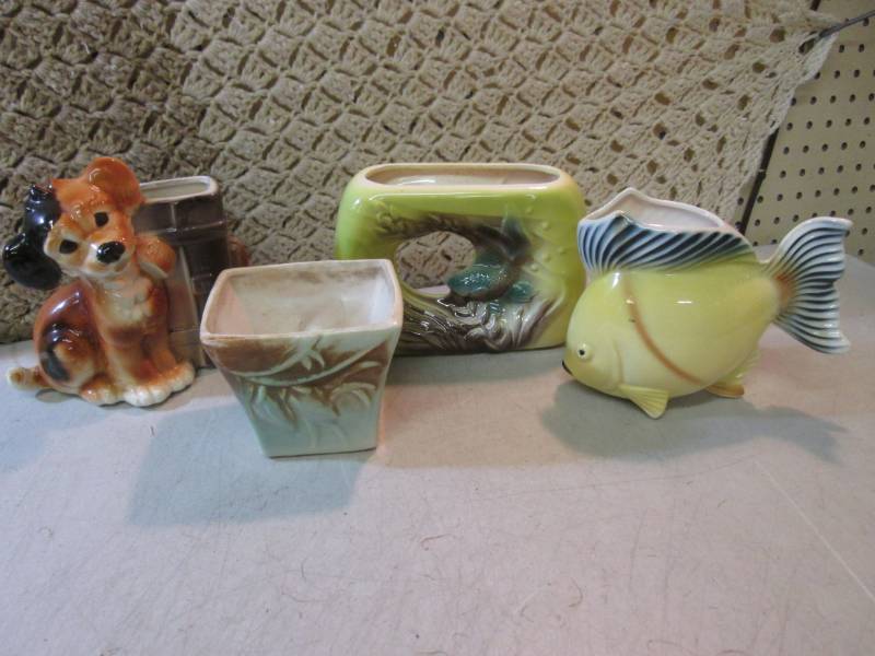 lot 47 image: Assorted Vintage Creamic Planters  ...