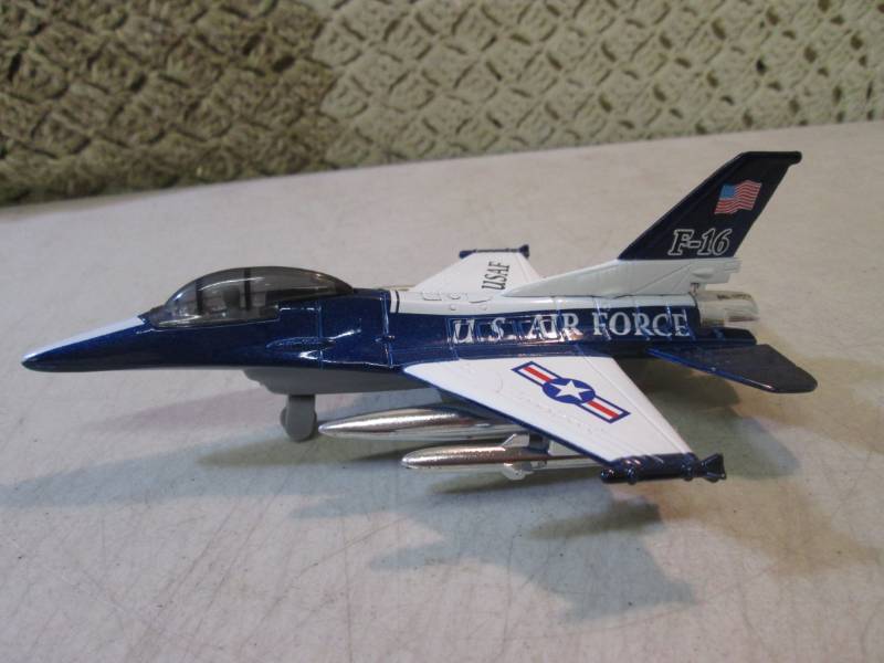 lot 61 image: Die Cast US Air Force F-16 Jet 7 3...