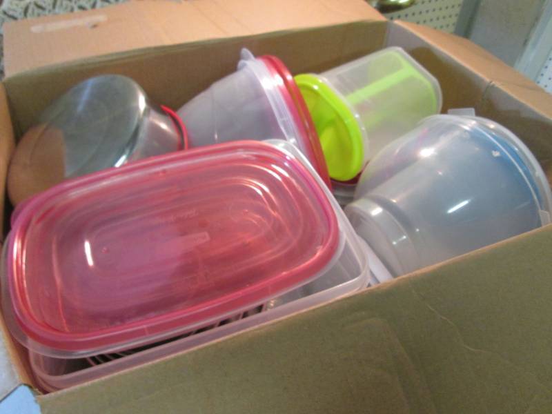 lot 79 image: Box Full of Kitchen Storage Contain...