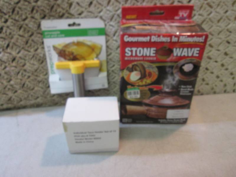lot 90 image: Stone Wave Microwave Cooker, Pineap...