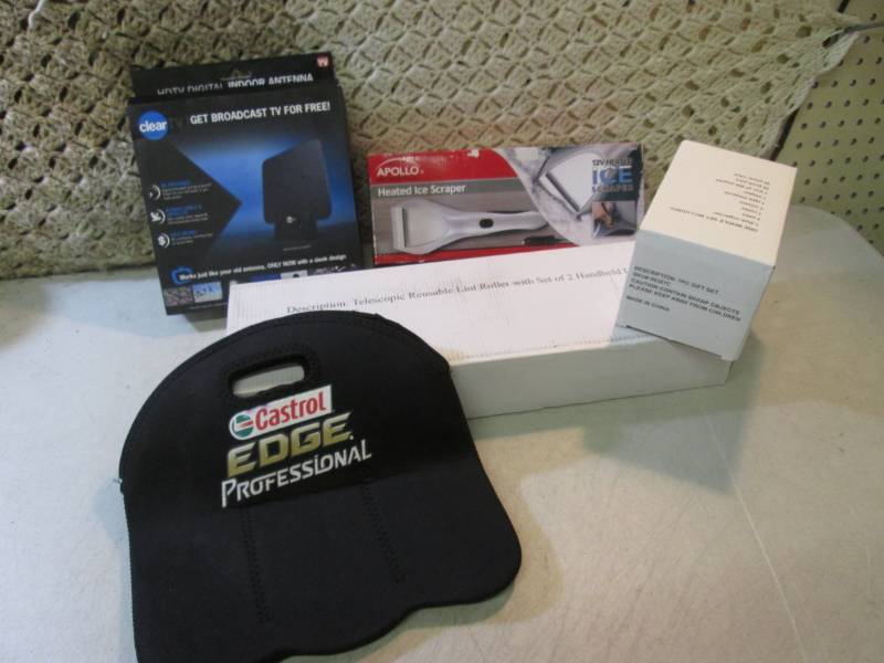 lot 113 image: Lot of Misc See Photos  D-1...