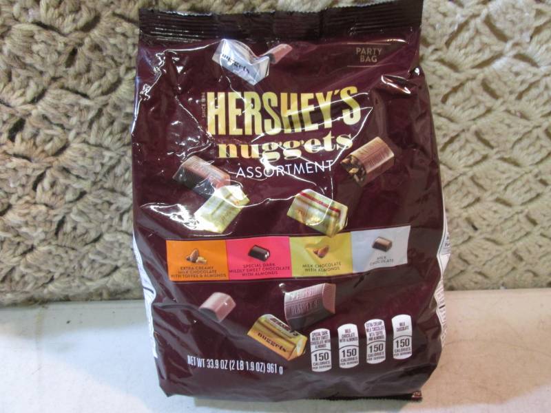 lot 132 image: Party Bag of Hersheys Nuggets Assor...