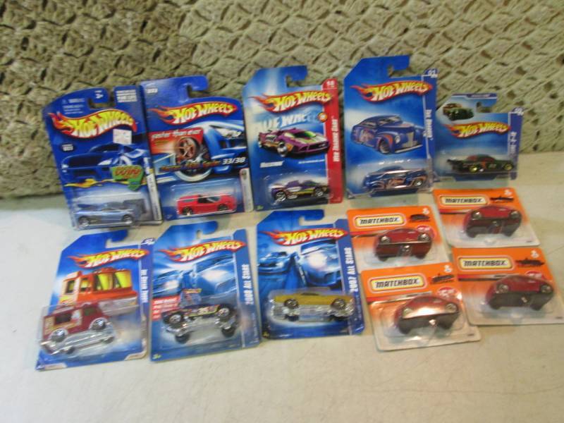 lot 150 image: Lot of Hot Wheels and Matchbox Cars...