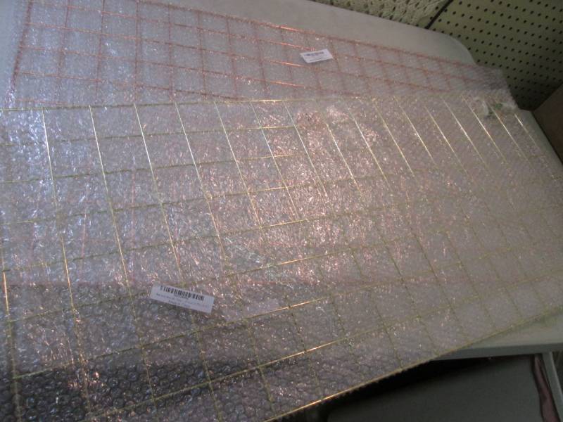 lot 156 image: Lot of 2 Mesh Grid Panel Decor 1 Go...