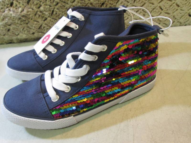 lot 179 image: Cat & Jack Size 3 Shoes New with Ta...
