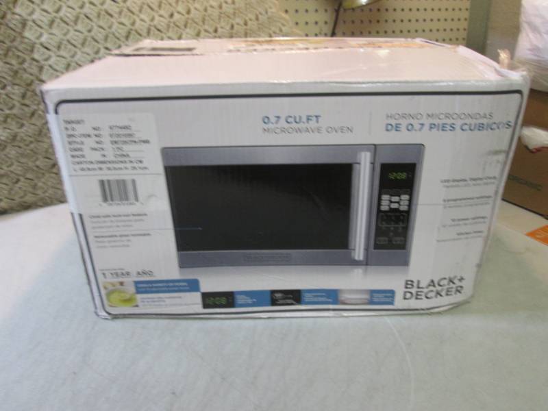 lot 190 image: Black & Decker 0.7 Cu Ft Microwave ...