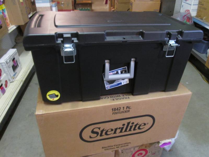 lot 204 image: Sterilite Foot Locker  F-3...
