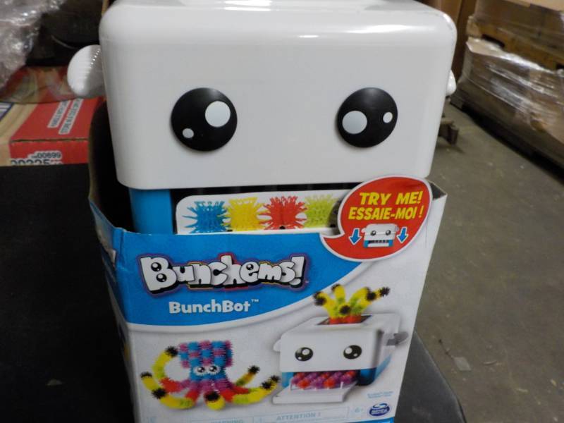 lot 9 image: Bunchems Bunch Bot...