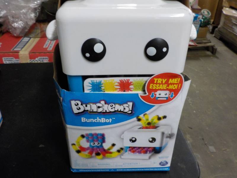 lot 11 image: Bunchems Bunch Bot...