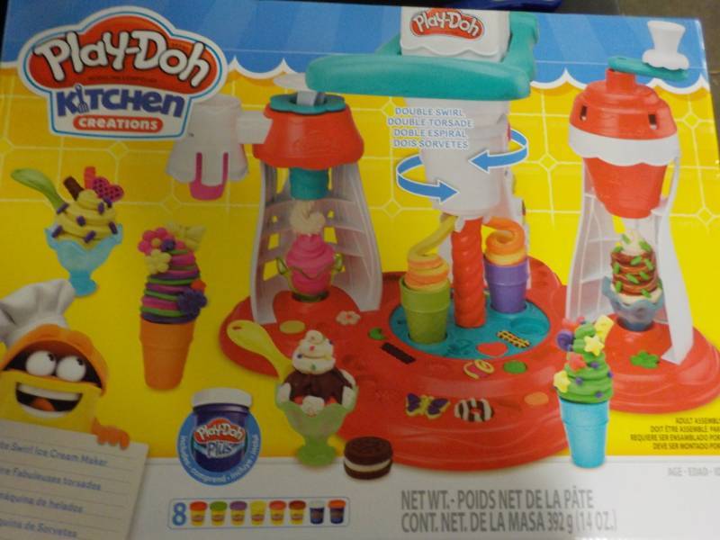 lot 16 image: Play Doh Kitchen Creations...