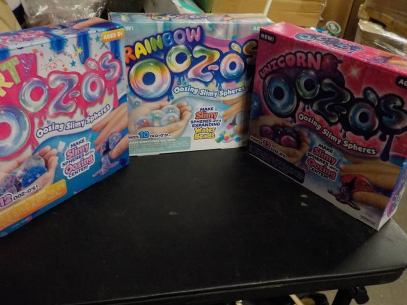 lot 22 image: Lot of 3 Oozing Slimy Sphere Kits...