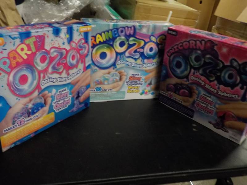 lot 28 image: Lot of 3 Oozing Slimy Sphere Kits...