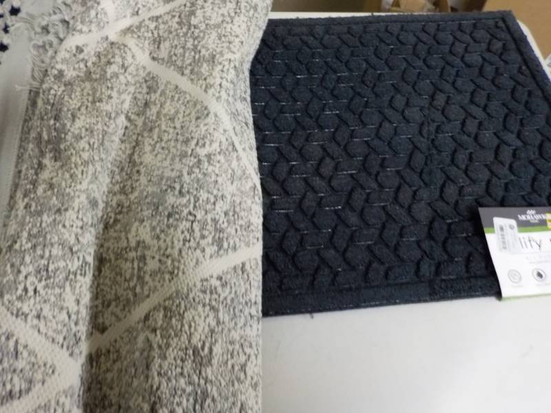 lot 37 image: Utility Mat 16 x 30  and Rug 30 x 5...