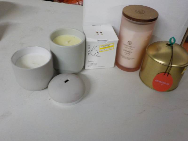 lot 60 image: 5 Candles...