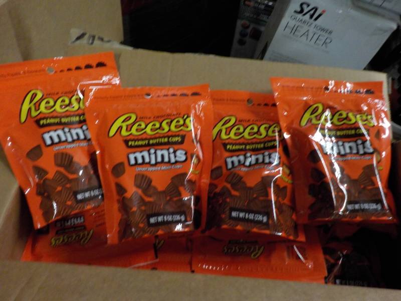 lot 108 image: 4 -8 oz Bags Reeses Minis...