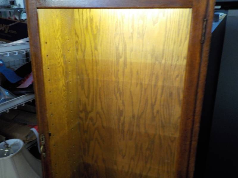 lot 128 image: Lighted Oak Display Cabinet- 3 Glas...
