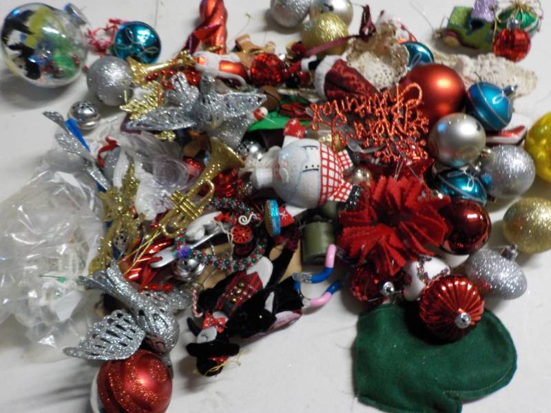 lot 166 image: Huge Xmas Lot- all pictured...