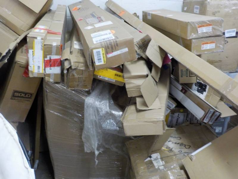 lot 170 image: Pallet of Blinds...