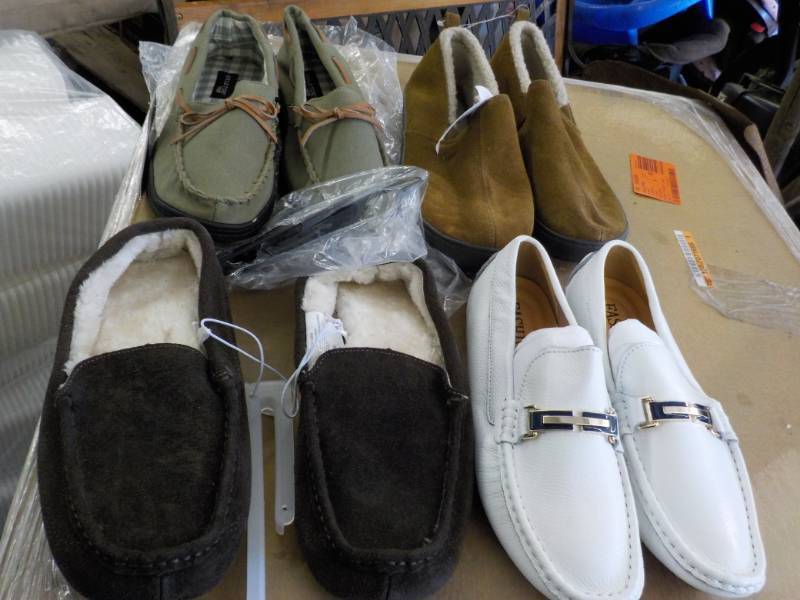 lot 204 image: 4 pairs New Mens Shoes size 9 and ...
