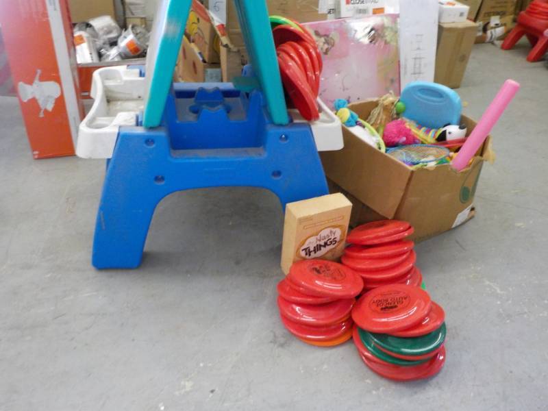 lot 214 image: Toy and Game Lot...