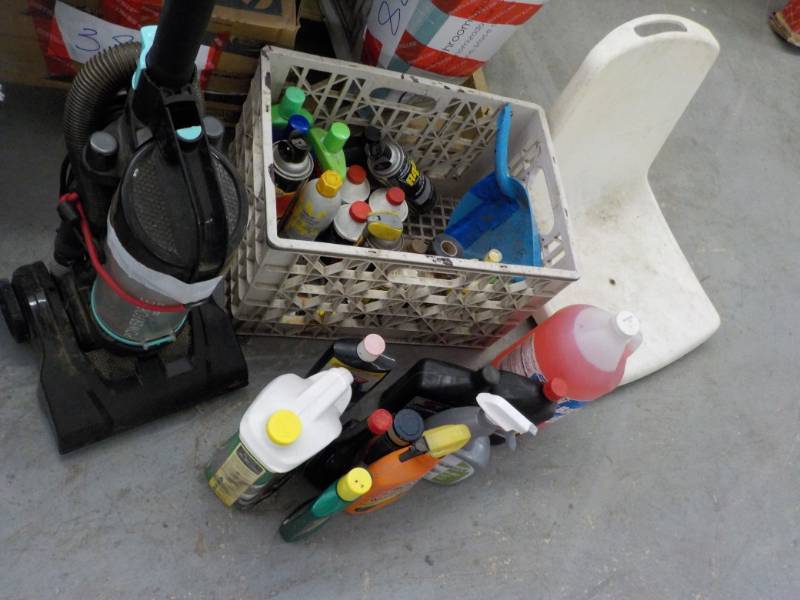 lot 215 image: Tote of Garage Misc., Vacuum and Pl...