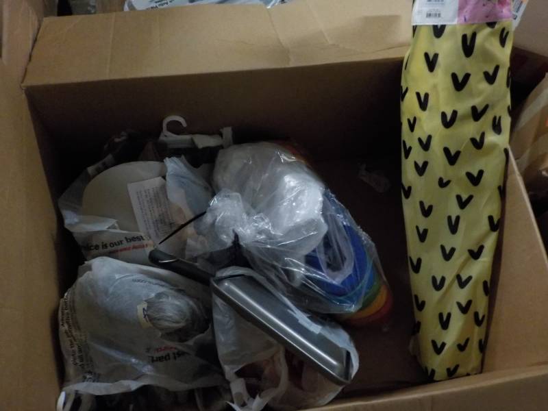 lot 220 image: Lot of unclaimed items- see all pic...