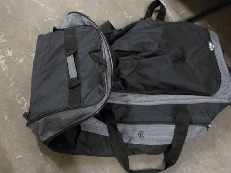 lot 258 image: Oversized Bag on Wheels- needs repa...