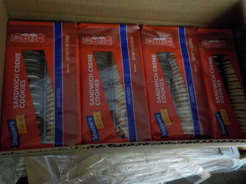 lot 284 image: Case of 20 - 12 oz Sandwich Crme ...
