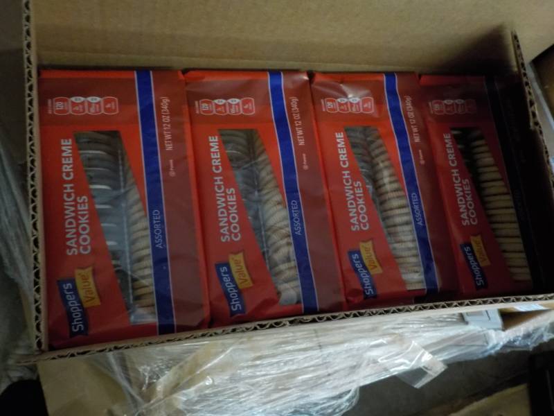 lot 286 image: Case of 20 - 12 oz Sandwich Crme ...