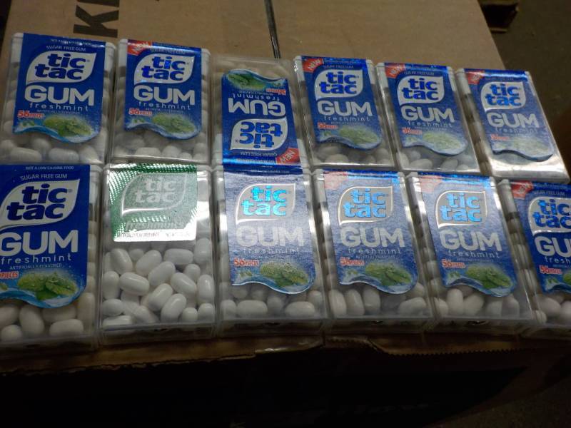 lot 318 image: 12 Tic Tac...