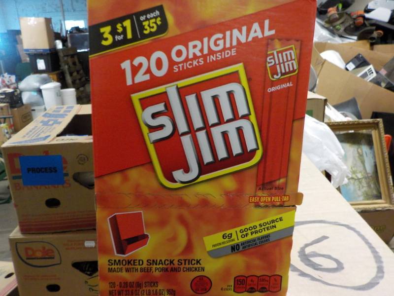 lot 320 image: 120 Original Slim Jims...