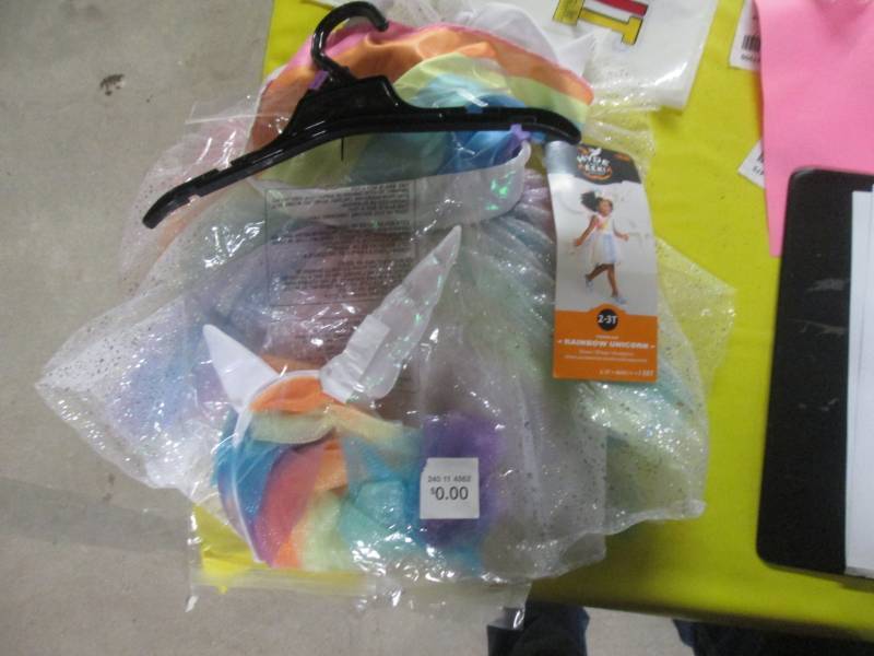 2-3t unicorn costumer...