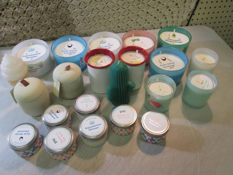 lot 4 image: Large Lot of Assorted Scented Candl...