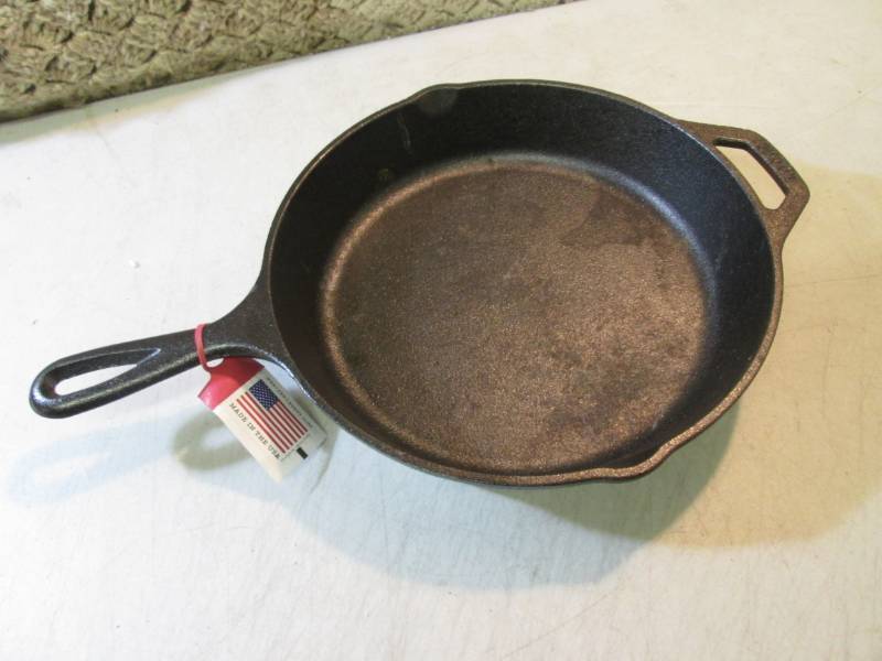 lot 5 image: Lodge Cast Iron Pan  RMDR...