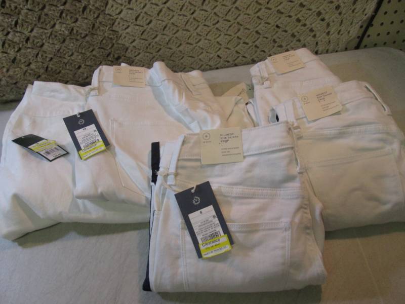 lot 20 image: 5 Pair of White Jeans Assorted Size...