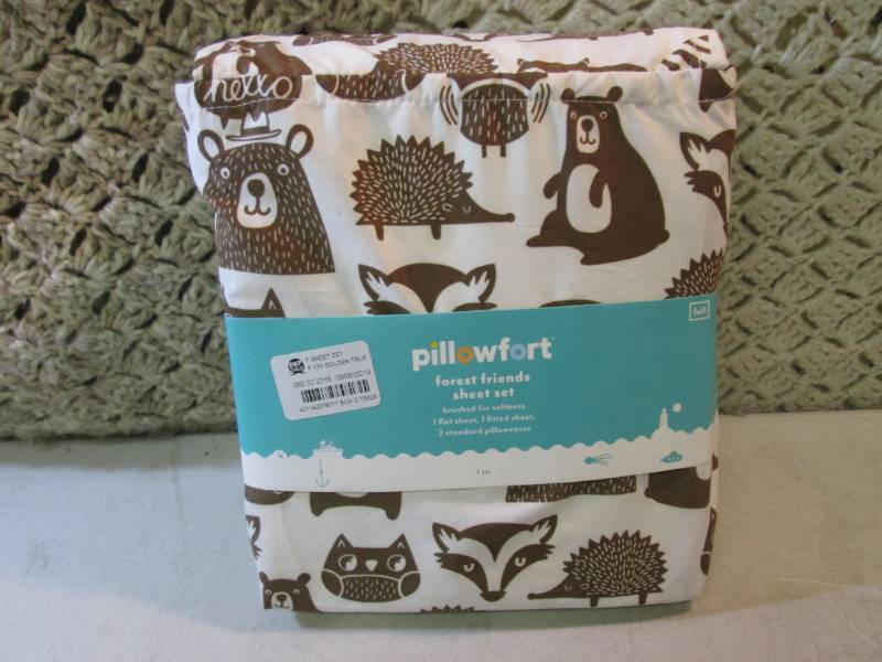 lot 22 image: Full Size Pillow Fort Forest Friend...