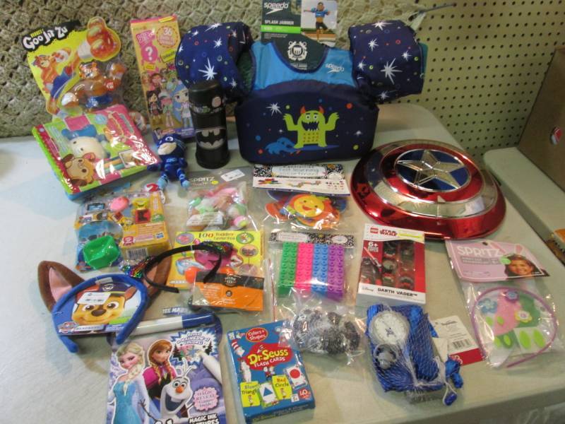 lot 37 image: Lot of Assorted Toys Etc  CS...
