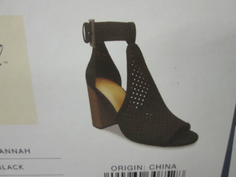 lot 38 image: Universal ThreadLadies Heeled Shoes...