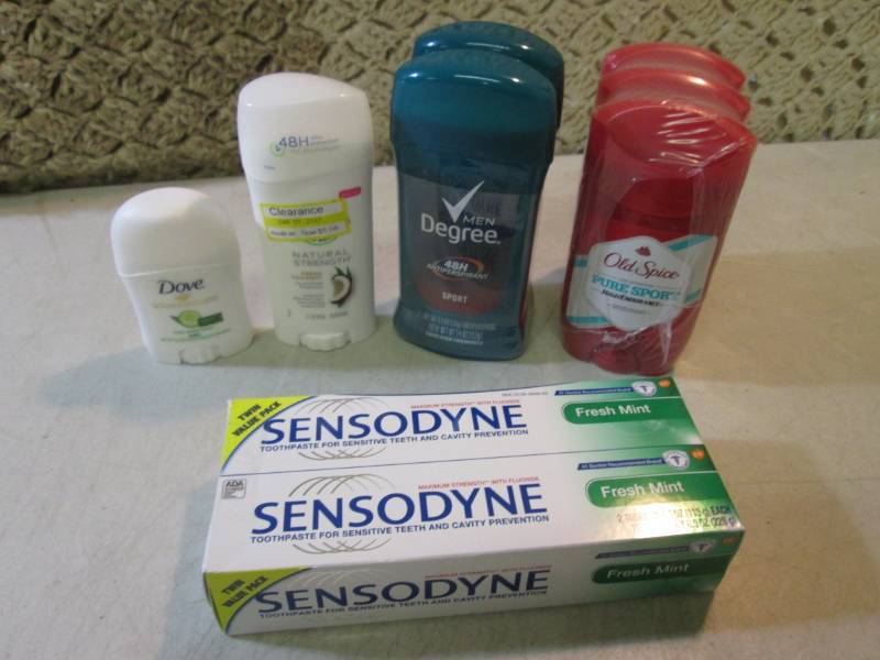 lot 55 image: Deodorant and Toothpaste  F-0...