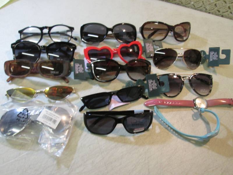 lot 59 image: Lot of Sunglasses and 2 Watches  BS...