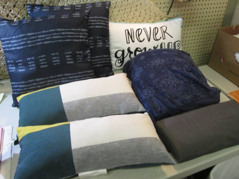 lot 65 image: Lot of Assorted Throw Pillows  RMT...