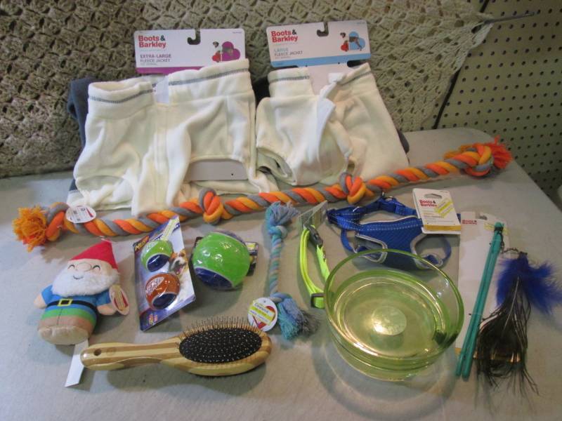 lot 67 image: Lot of Assorted Pet Accessories  CS...