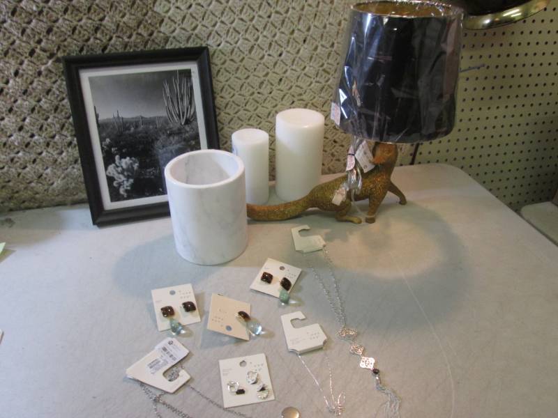 lot 73 image: Lamp Decor Jewelry  RM4...