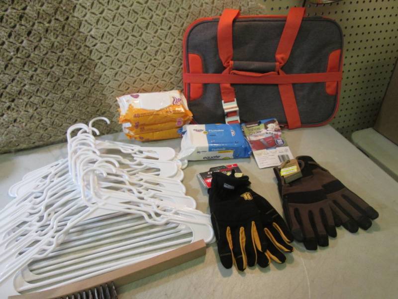 lot 79 image: Lot of Misc Work Gloves Hangers Flu...