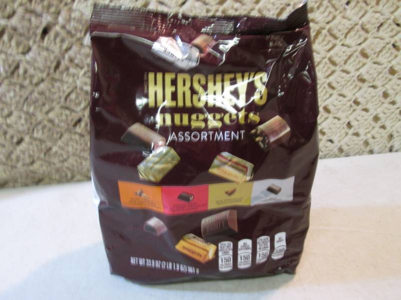 lot 100 image: Party Bag of Hersheys Nuggets Assor...