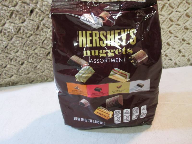 lot 101 image: Party Bag of Hersheys Nuggets Assor...